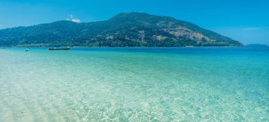 Güzel plajlar ve Koh Lipe 'deki berrak mavi sular.