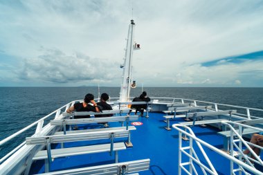 Okyanus taşımacılığı ve turizm gemisinin güvertesindeki koltuklar