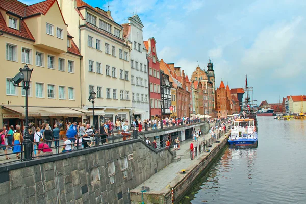 Gdańsk Polska Czerwca 2019 Piękna Architektura Budynków Stojących Nad Kanałem — Zdjęcie stockowe