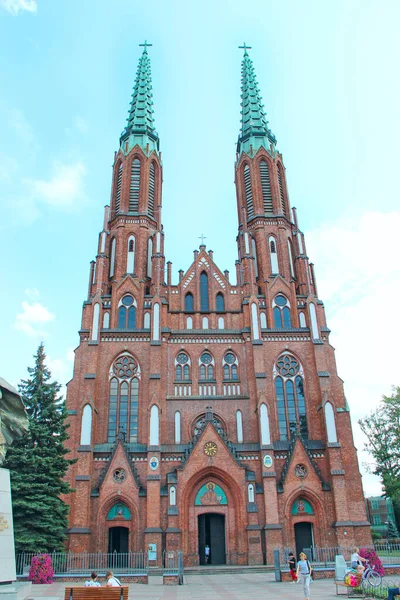 ワルシャワ ポーランド 2019年7月27日 聖ミカエル大聖堂と聖フロリアン大聖堂ポーランドのワルシャワにある殉教者 聖フロリアン大聖堂 ポーランドの首都ワルシャワの大聖堂の美しい建築 — ストック写真