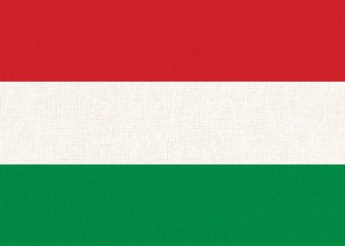 Macaristan bayrağı. Kumaş yüzeyinde Macar bayrağı. Dokulu arka planda Macar bayrağı. Kumaş dokusu. Macaristan Cumhuriyeti. Avrupa ülkesi