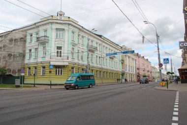 Gomel - Belarus - 20 Mayıs 2018: Belarus şehri Gomel 'in sokağı. Şehir hayatı. Şehir panoraması. Gomel Görünümü.