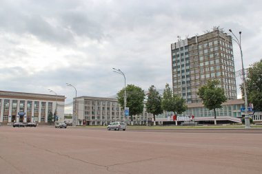 Gomel - Belarus - 20 Mayıs 2018: Belarus 'un Gomel şehrinin sokak ve bölgesi. Şehir hayatı. Şehir panoraması. Gomel Görünümü.