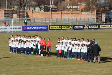 Chernihiv - Ukrayna. 02 Mart 2019: Futbol takımları Desna Chernihiv ve FC Dynamo Kyiv maçtan önce tam takım olarak fotoğraflanmıştır. Futbol takımının fotoğrafı. Ukrayna 'da futbol