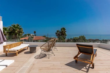 Lüks tatil köşkünden Akdeniz üzerindeki muhteşem çatı manzarası