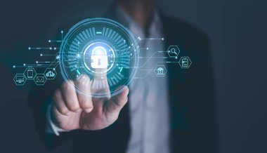 Siber güvenlik kavramı, veri koruması ve güvenli internet erişimi, bağlı cihazlar ve kişisel veri güvenliğinden oluşan ikon grafik siber güvenlik ağıyla ekranı sıkıştırma