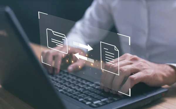 Dosya Aktarım Protokolü dosya alıcısı ve bilgisayar yedekleme kopyası. Dosya paylaşımı izometrik. Belge ve dosyaları çevrimiçi aktarmak için dijital sistem. Veri transferi kavramı.