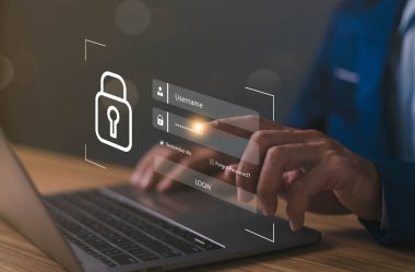 Güvenli siber şifre koruması, kişi dizüstü bilgisayarı online web gizlilik ikonu güvenlik duvarı, virüse karşı siber güvenlik, kilit simgesi ve internet ağ güvenlik teknolojisi kullanıyor. Kişisel bilgiler.