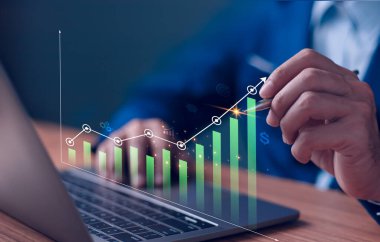 2024 iş planı piyasa konsepti, 2024-2025 arası kar büyümesinin performansı, büyüme grafiği para geliri üzerindeki eğitim eğilimi, iş adamı çalışmanın karlılığını analiz ediyor.
