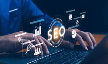 İş adamları SEO araçlarını kullanırlar. Görüş mesafesinin artırılması, stratejik optimizasyon teknikleri yoluyla arama motoru sıralamalarına egemen olmak, daha fazla başarı için dijital pazarlama çabaları.