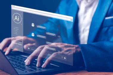 Adamın elleri bilgisayar kullanıyordu, Live Chat online iletişim ve müşteri hizmetleri teknolojisi, Yapay Zeka ile sohbet. Gelecekteki teknoloji dönüşümü.