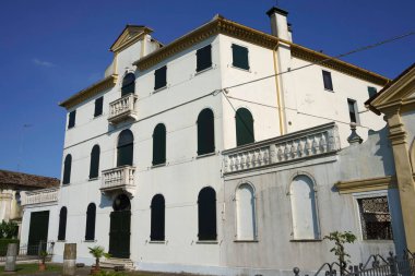 Venedik, Veneto, İtalya 'daki Riviera del Brenta boyunca uzanan tarihi villanın dışı.