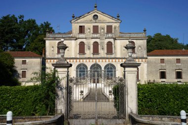 İtalya 'nın Veneto, Treviso eyaletindeki Mogliano Veneto' da tarihi bir villa.