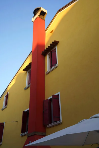 Typiska Färgglada Hus Caorle Venedig Provinsen Veneto Italien — Stockfoto