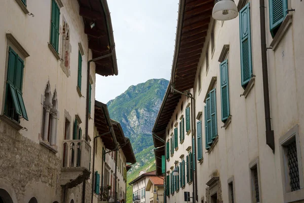 Venzone, Udine 'deki tarihi binaların dışı, Friuli-Venezia Giulia, İtalya