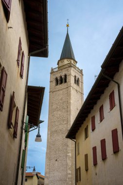 Venzone, Udine 'deki tarihi binaların dışı, Friuli-Venezia Giulia, İtalya