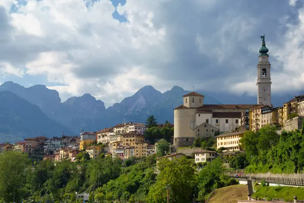 Talya Veneto Daki Tarihi Şehir Belluno Manzarası — Stok fotoğraf