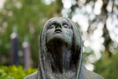 Cimitero Monumentale, Milano, Lombardy, İtalya 'daki tarihi mezarlık. bir mezar