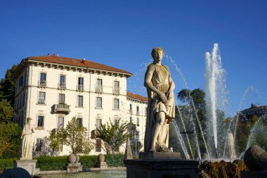 Şehir yaşamı, Milan 'daki modern park, Lombardy, İtalya, Üç Kuleli
