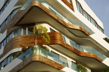 Şehir yaşamı, Milan 'daki modern park, Lombardy, İtalya, Üç Kuleli