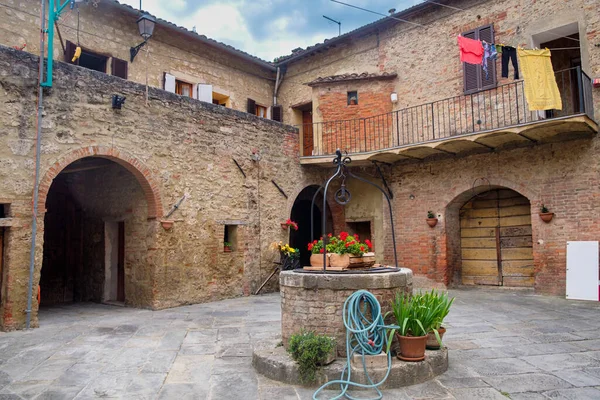 Asciano Uitzicht Historische Stad Provincie Siena Toscane Italië Een Rechtbank — Stockfoto
