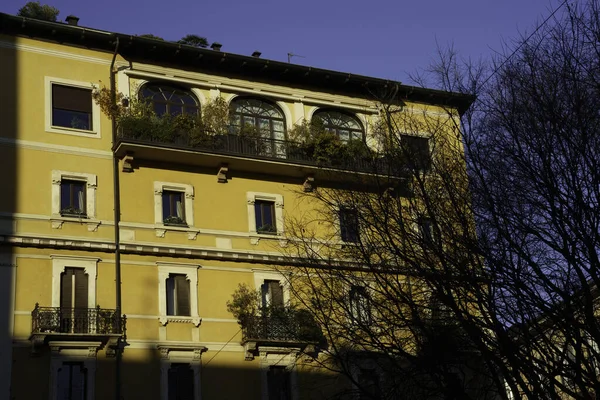 Μιλάνο Λομβαρδία Ιταλία Παλιό Κτίριο Κατοικιών Κατά Μήκος Του Largo — Φωτογραφία Αρχείου