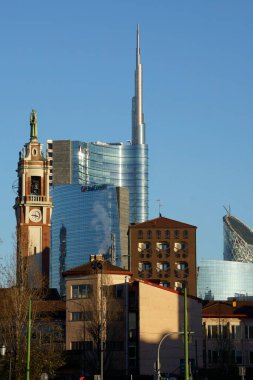Milan, Lombardy, İtalya: Cimitero Monumentale 'den Porta Nuova' nın modern binaları