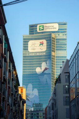 Milan, Lombardy, İtalya: Isola 'da eski ve modern binalar, Porta Nuova yakınlarında, Palazzo Lombardia