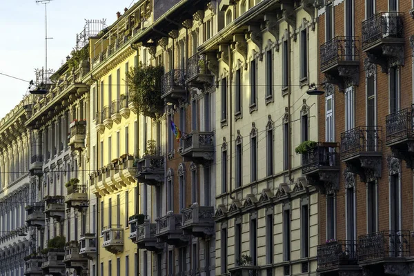 이탈리아 롬바르디아의 밀라노에 경유하는 주거용 — 스톡 사진