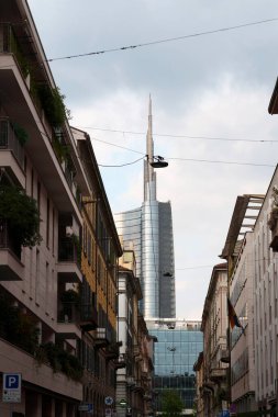 Via Solferino ve modern Porta Nuova binaları Milano, Lombardy, İtalya