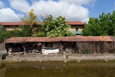 Milano, Lombardiya, İtalya 'daki Martesana Kanalı yakınlarındaki tarihi ev