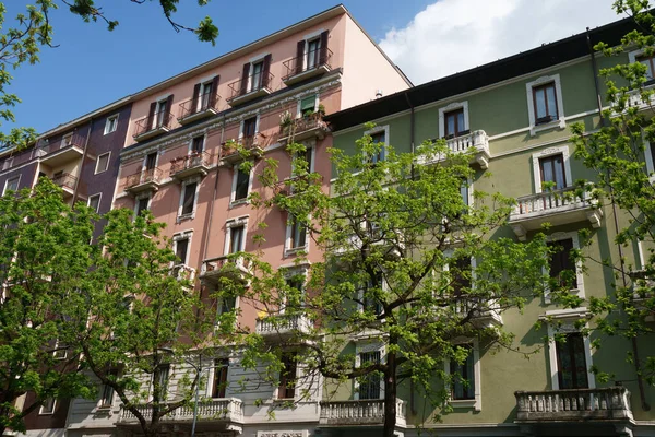 Régi Lakóépületek Homlokzata Losannán Keresztül Milánóban Lombardiában Olaszországban — Stock Fotó