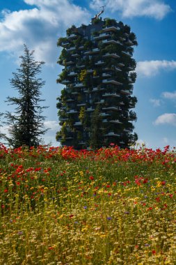 İlkbaharda Biblioteca degli Alberi, Porta Nuova, Milan, Lombardy, İtalya 'da çiçekler)