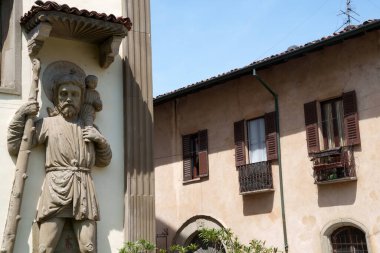 Castiglione Olona, Varese, Lombardy, İtalya 'daki tarihi Santissimo Corpo di Cristo Kilisesi cephesi