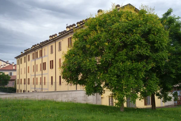意大利伦巴第米兰Naviglio Pavese历史建筑 — 图库照片