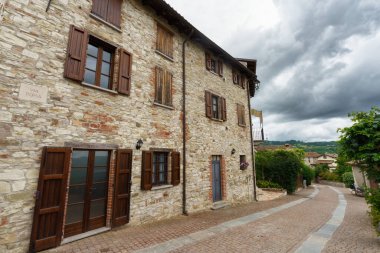 Golferenzo, Pavia Eyaleti, Lombardiya, İtalya, Oltrepo Pavese 'deki tipik bir köy.