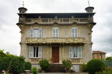 İtalya 'nın Piedmont bölgesindeki Alessandria eyaletinde Silvano d Orba' da bahçesi olan tarihi bir villa.