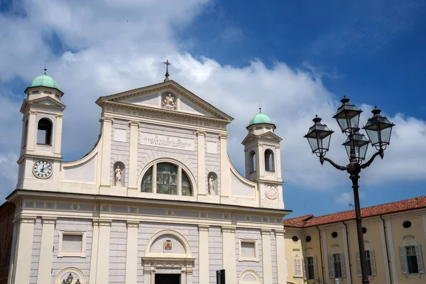 Tortona 'nın tarihi katedrali, Alessandria ili, Piedmont, İtalya