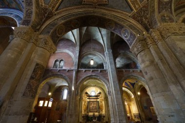 Pavia, Lombardy, İtalya 'daki ortaçağ San Michele Maggiore kilisesi.