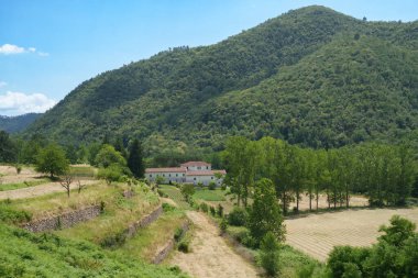 Vara Vadisi, Liguria, İtalya 'da yaz manzarası