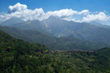 Terenzano yakınlarındaki dağ manzarası, Lunigiana, Sahip Carrara ili, Toskana, İtalya