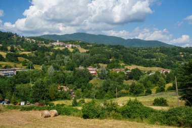 Gragnana yakınlarındaki dağ manzarası, Garfagnana, Lucca ili, Toskana, İtalya