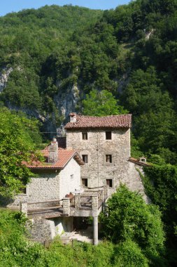 Castelnuovo Garfagnana yakınlarındaki tarihi köy, Lucca ili, Toskana, İtalya