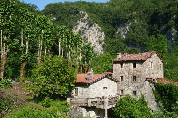 カステルヌーヴォ ガルファナナ ルッカ県 トスカーナ イタリアに近い歴史的な村 — ストック写真