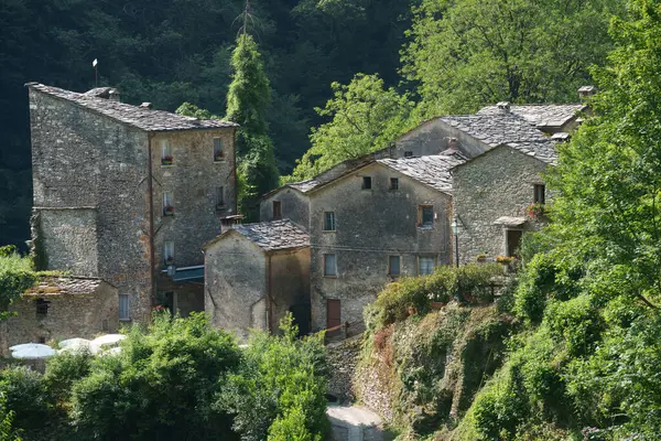 Isolasanta是意大利托斯卡纳卢卡省Garfagnana至Alpi Apuane的Arni公路沿线的一个古老村庄 夏季建成 — 图库照片