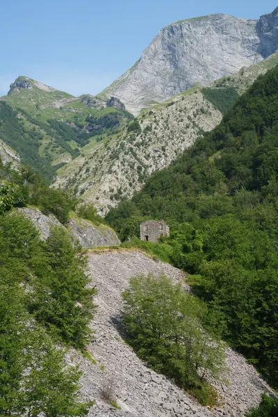 stock image Landscape along the road of Arni, from Garfagnana to Alpi Apuane, in Lucca province, Tuscany, Italy, at summer