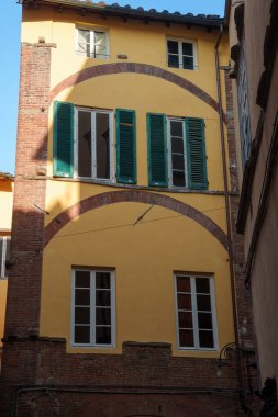 Lucca, Tuscany, İtalya 'nın tarihi binalarının dışında.
