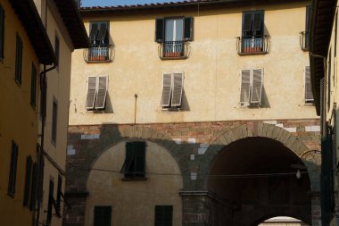 Lucca, Tuscany, İtalya 'nın tarihi binalarının dışında.