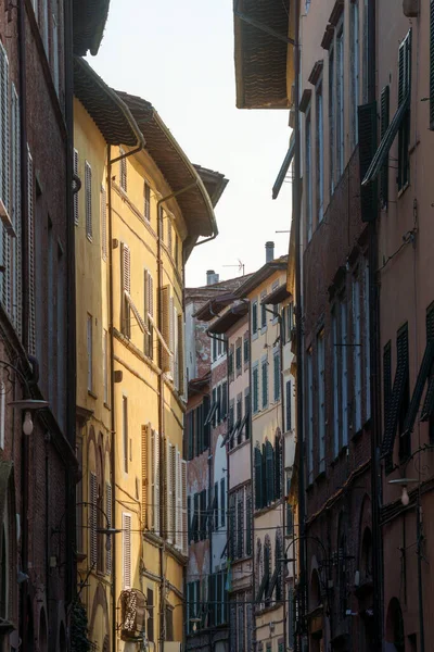 Lucca, Tuscany, İtalya 'nın tarihi binalarının dışında.