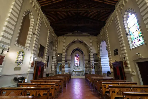歴史的なサンタ マリア アサンタ ピサ県ラリにあるサン レオナルド教会 トスカーナ イタリア インテリア — ストック写真